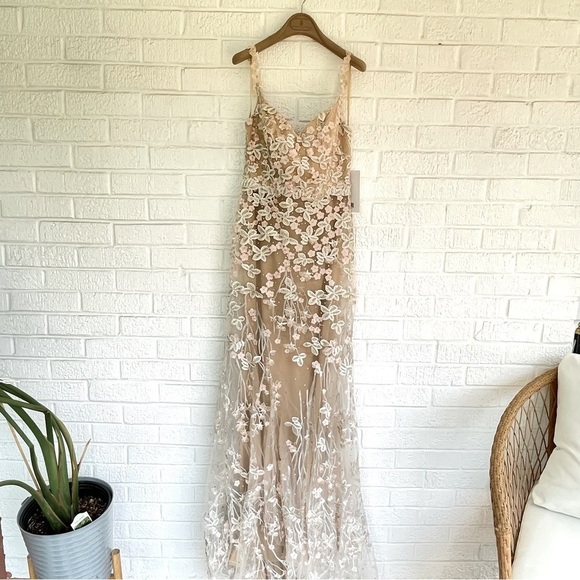 NEW Mac Duggal Floral Embroidered Gown 67492Size 4 NWT - Picture 1 of 11